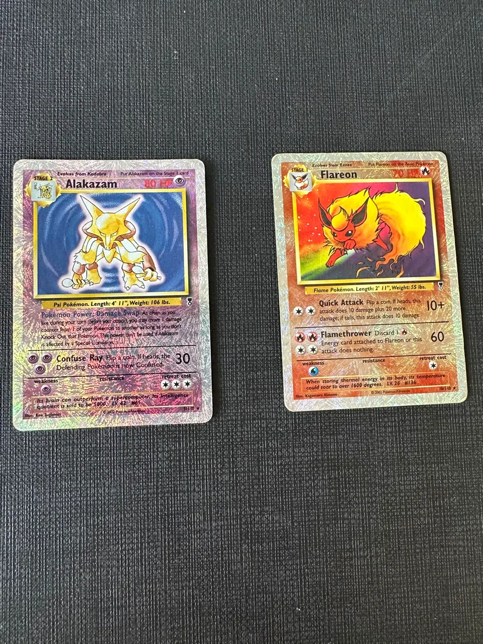 Reverse holo Alakazam i Flareon iz Legendary Collection seta
